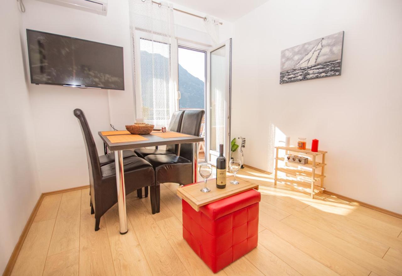Apartmani Mrsic Risan Kültér fotó