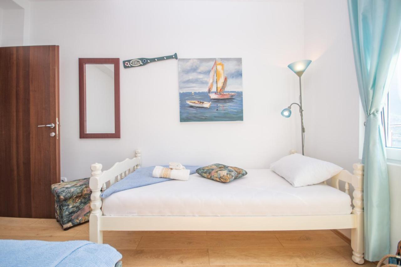 Apartmani Mrsic Risan Kültér fotó